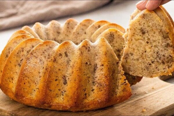 Moist and Fluffy Banana Cake, homemade and freshly served