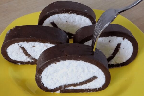 No-Bake Biscuit Cocoa Roll, homemade and freshly served