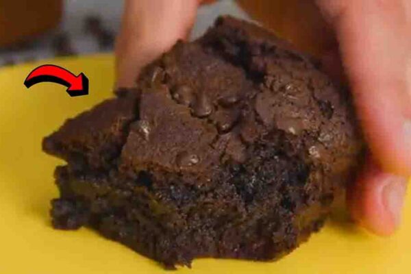 No-Bake Brownies, homemade and freshly served