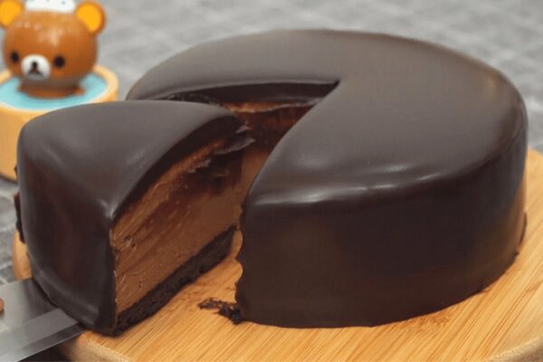 No-Bake Chocolate Cheesecake, homemade and freshly served