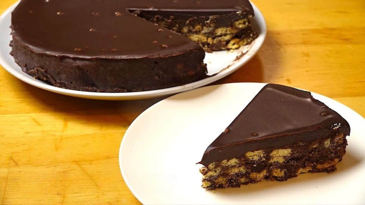 No Bake Chocolate Crunch Cake Recipe No bake chocolate crunch cake with a cookie crunch base under a smooth dark chocolate ganache layer, an easy no bake dessert