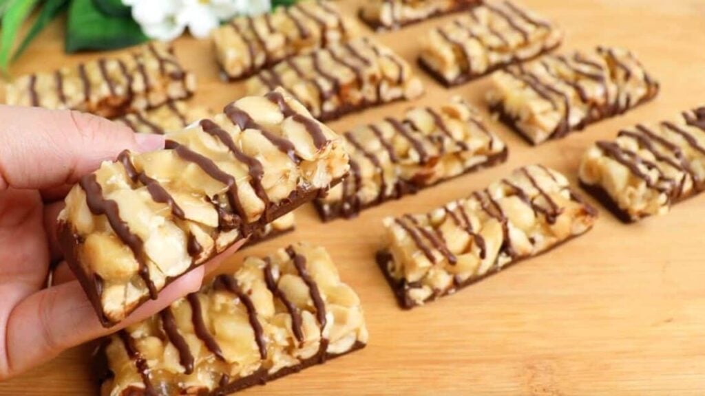 No-Bake Chocolate Peanut Bars