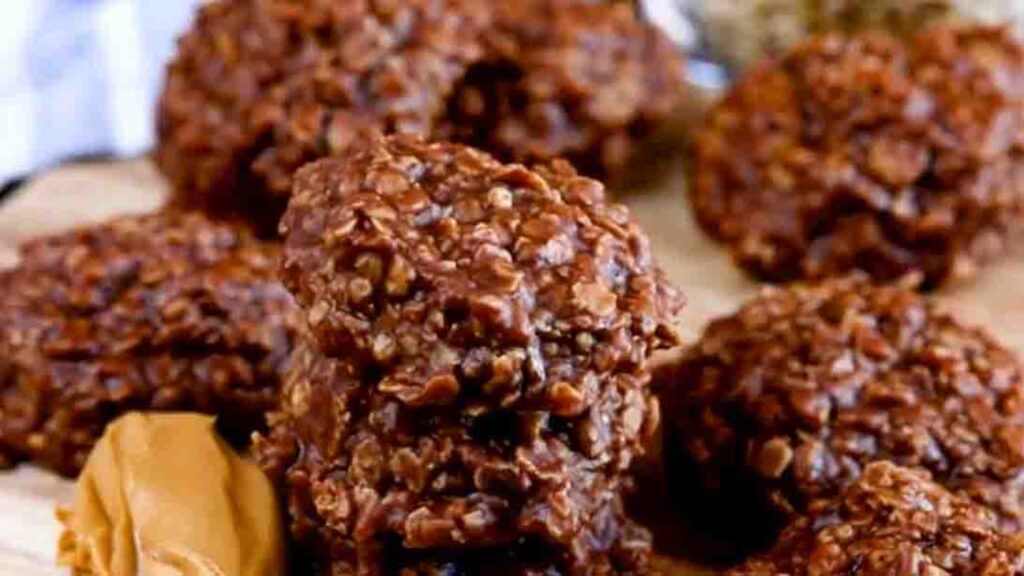 No-Bake Chocolate Peanut Butter Cookies, homemade and freshly served