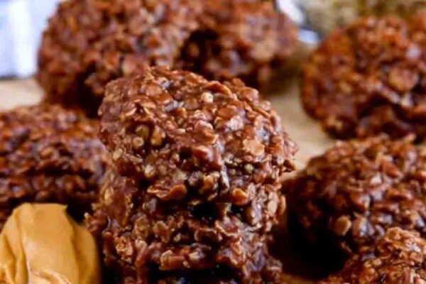 No-Bake Chocolate Peanut Butter Cookies, homemade and freshly served