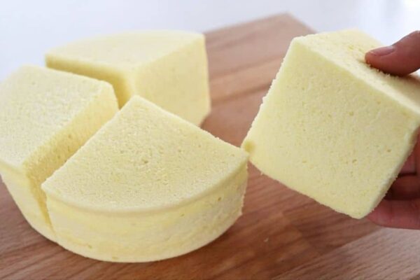 No-Bake Fluffy and Moist Sponge Cake, homemade and freshly served