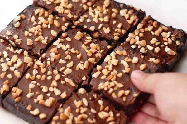 No-Bake 10-Minute Fudgy Brownies, homemade and freshly served