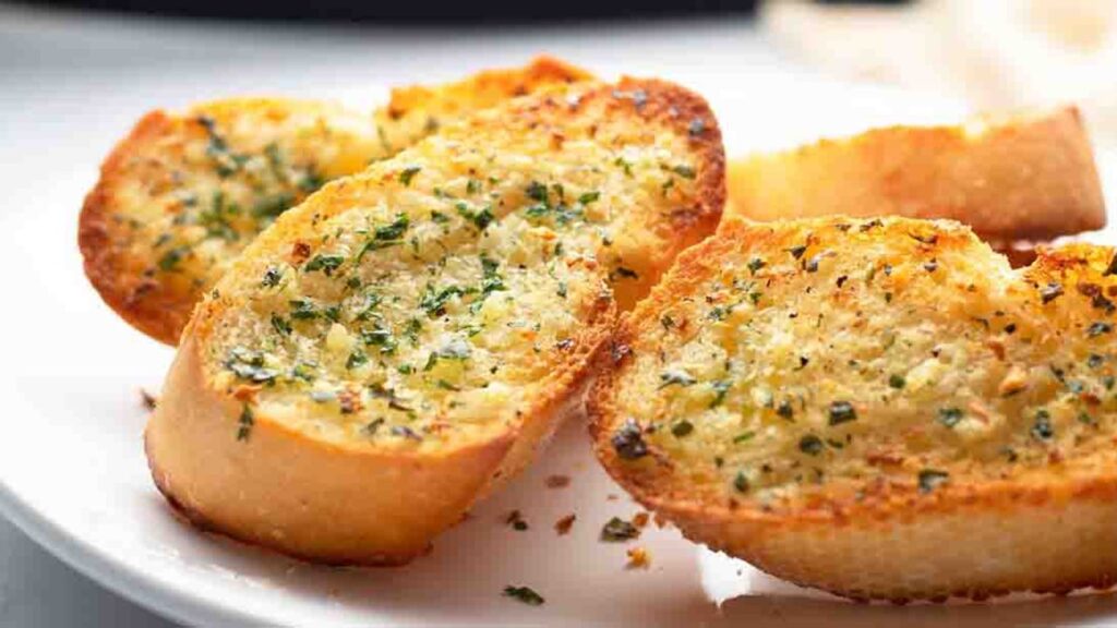 No-Bake Garlic Bread, homemade and freshly served