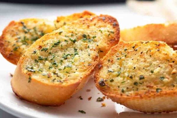 No-Bake Garlic Bread, homemade and freshly served