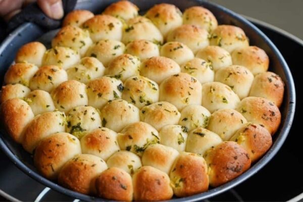 No-Bake Mini Garlic Bread, homemade and freshly served