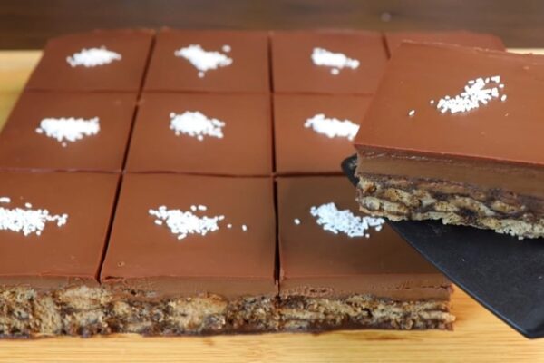 No-Bake No Flour No Egg Chocolate Cake, homemade and freshly served