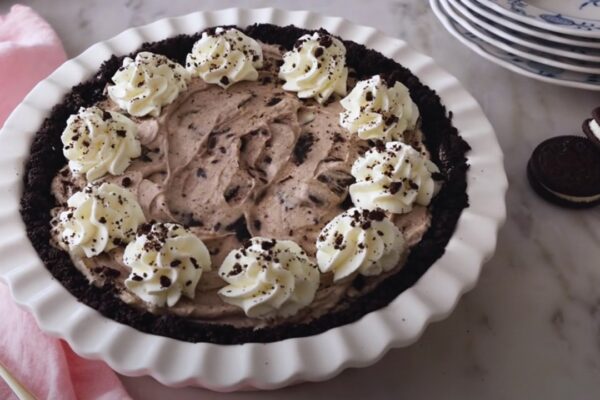 Easy 6-Ingredient No-Bake Oreo Pie, homemade and freshly served