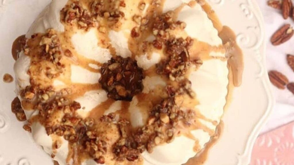 No Bake Praline Cheesecake, homemade and freshly served