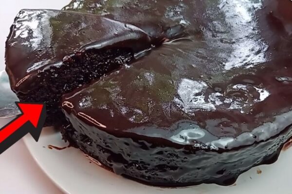 No-Bake Super Moist Chocolate Cake, homemade and freshly served