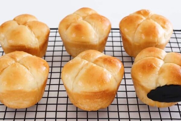 No-Knead Soft and Fluffy Milk Bread, homemade and freshly served