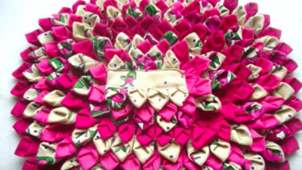 You’ll Simply Have To Have This Amazing Floor Mat She Makes Out Of Old Clothes!