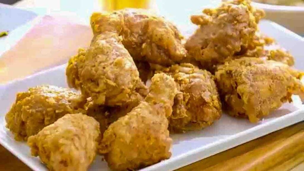 Crispy Old-Fashioned Fried Chicken, homemade and freshly served
