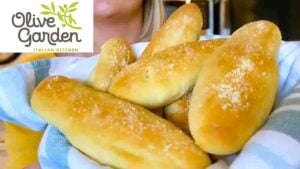 Olive Garden Copycat Breadsticks, homemade and freshly served