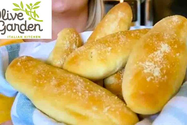 Olive Garden Copycat Breadsticks, homemade and freshly served