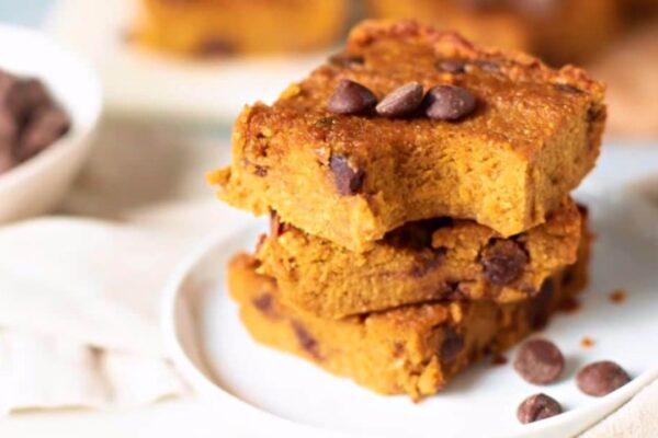 One Bowl Pumpkin Pie Bars in 4 Simple Steps, homemade and freshly served