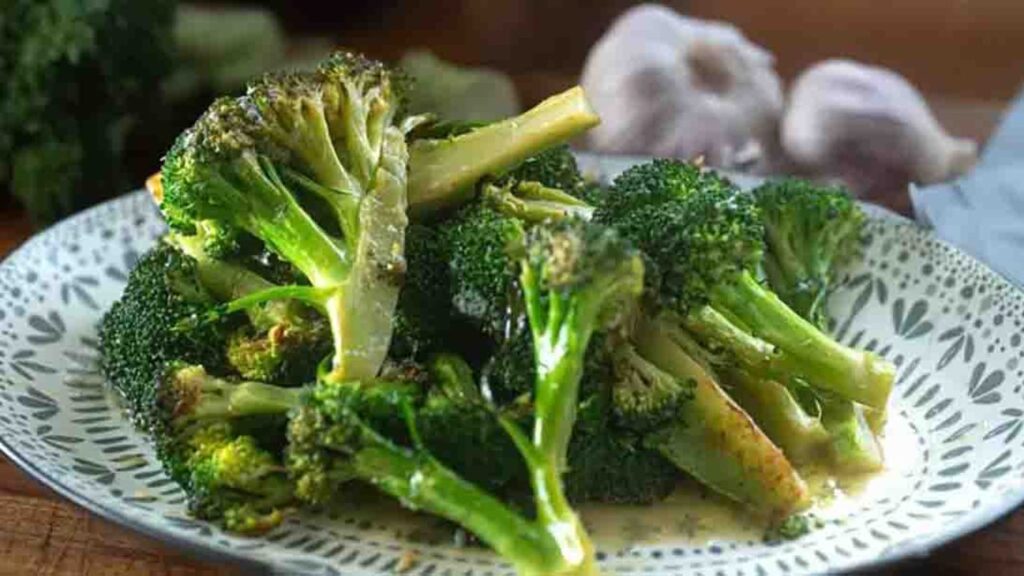 One-Pan Butter Garlic Broccoli, homemade and freshly served