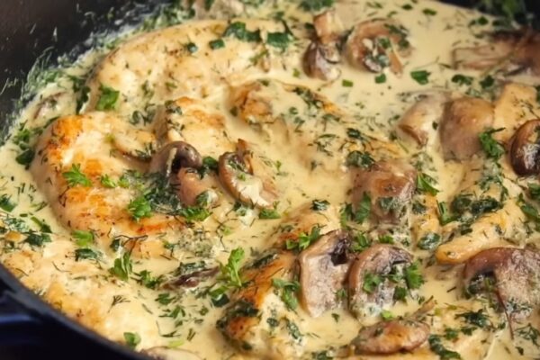 One-Pan Creamy Herb Mushroom Chicken, homemade and freshly served