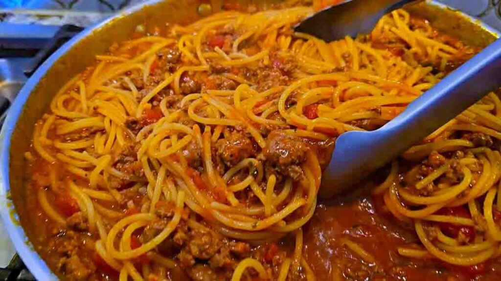 One-Pan Spaghetti & Meat Sauce, homemade and freshly served