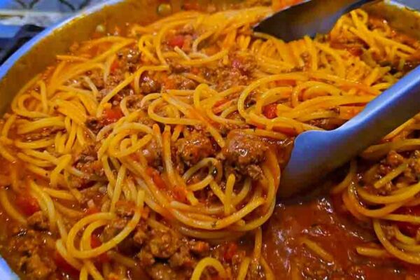 One-Pan Spaghetti & Meat Sauce, homemade and freshly served