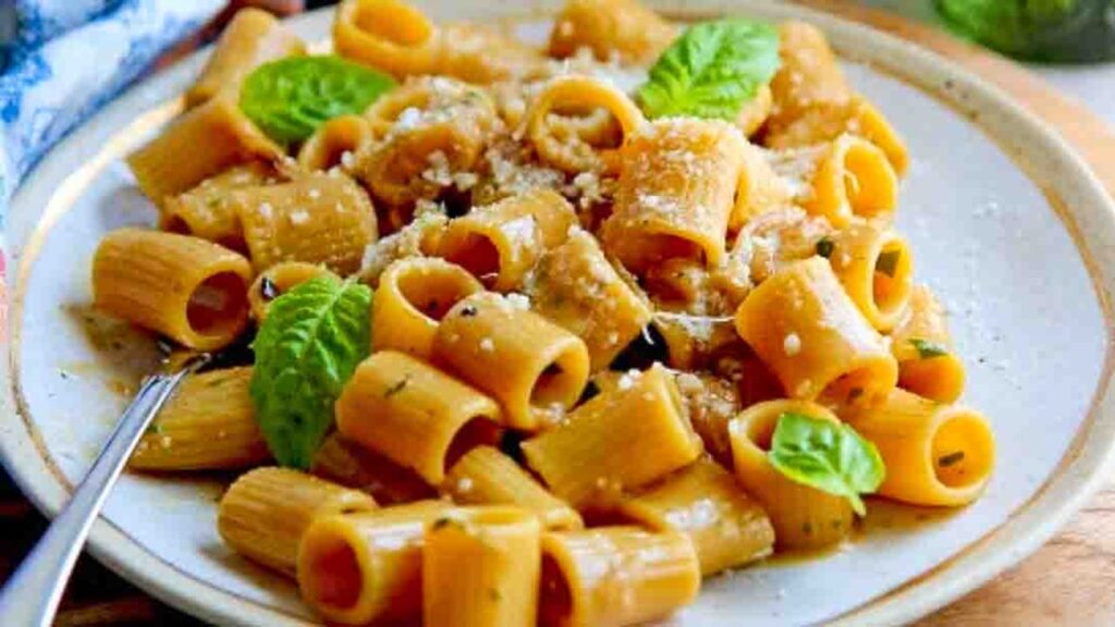 One-Pot French Onion Pasta, homemade and freshly served