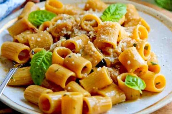 One-Pot French Onion Pasta, homemade and freshly served