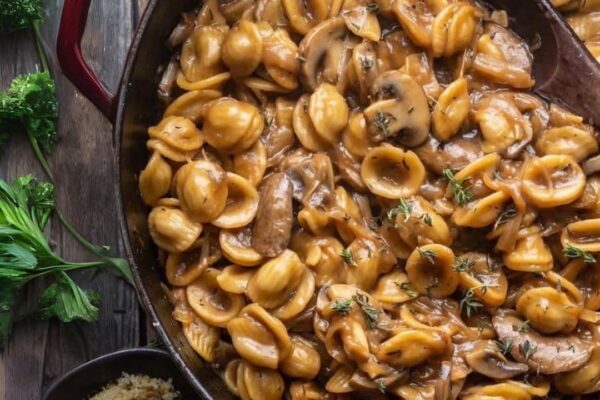 One-Pot French Onion Pasta, homemade and freshly served