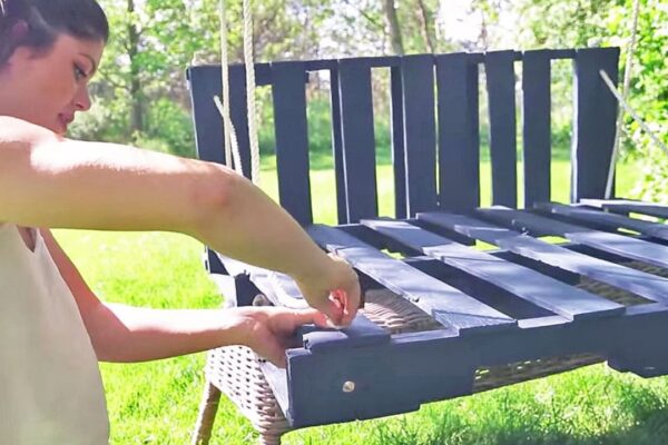 Easy-To-Make Wood Swing Can Be Yours With Just 4 Simple Materials