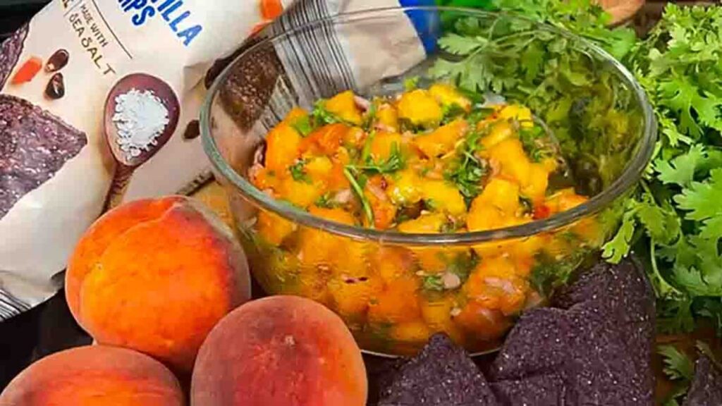 Easy Peach Salsa, homemade and freshly served
