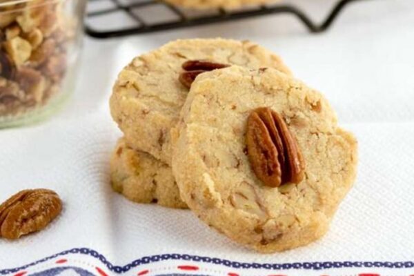 Pecan Sandies Cookies, homemade and freshly served