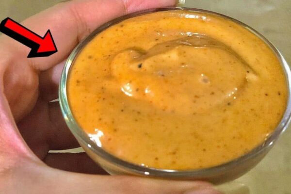 the Perfect Burger Sauce, homemade and freshly served