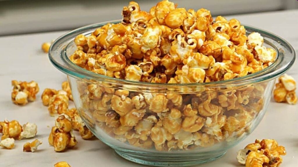 Perfect Caramel Popcorn, homemade and freshly served