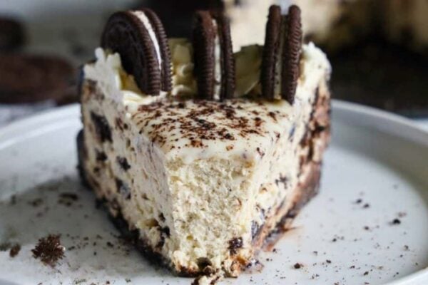 Perfect Oreo Cheesecake, homemade and freshly served