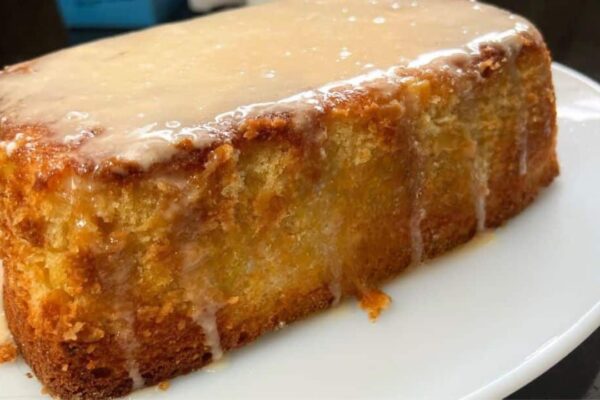 Quick and Easy Pineapple Bread, homemade and freshly served