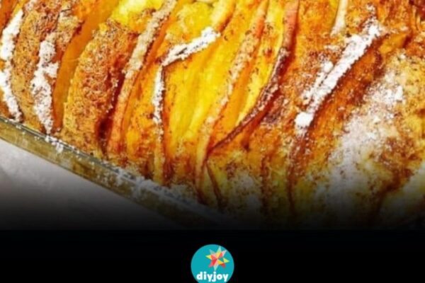 Quick and Easy Apple Cake in 4 Steps, homemade and freshly served