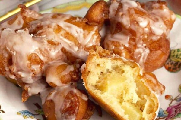 Easy to Make Apple Fritters, homemade and freshly served