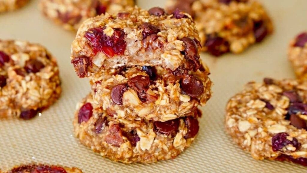 Quick and Easy Banana Oatmeal Cookies, homemade and freshly served