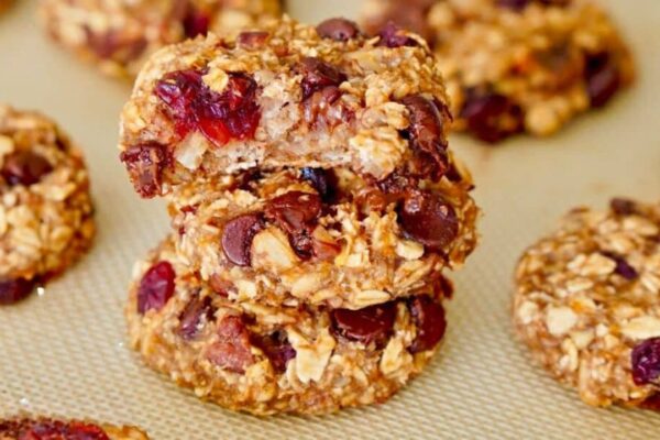Quick and Easy Banana Oatmeal Cookies, homemade and freshly served