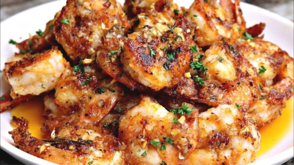 Quick and Easy Lemon Garlic Shrimp, homemade and freshly served
