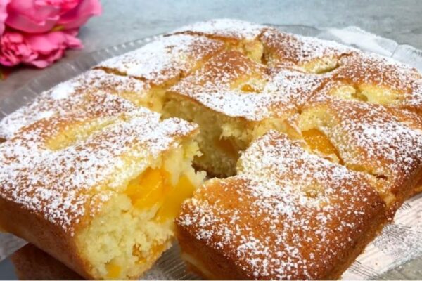 Quick and Easy Peach Cake, homemade and freshly served