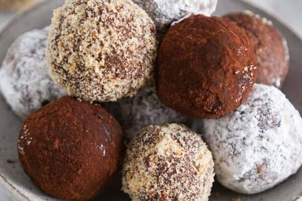 Quick and Easy Rum Balls, homemade and freshly served