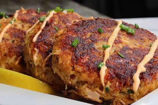 Quick and Easy Salmon Patties, homemade and freshly served