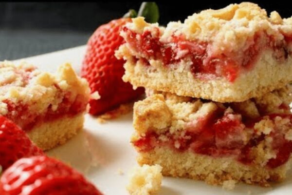 Quick and Easy Strawberry Crumb Bars, homemade and freshly served