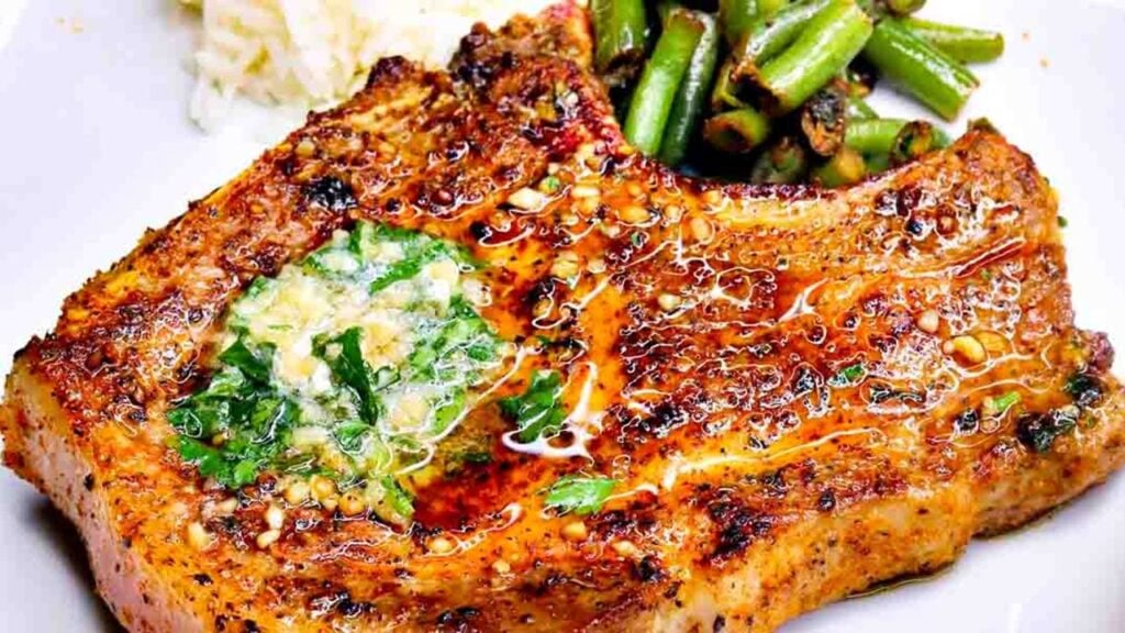 Quick & Easy Garlic Butter Pork Chops, homemade and freshly served