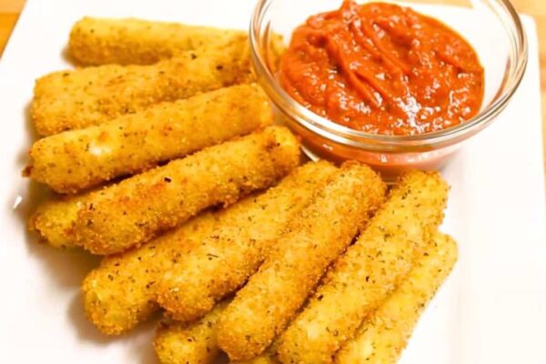Restaurant-Style Mozzarella Sticks, homemade and freshly served