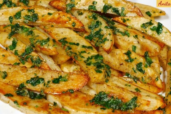 Roasted Garlic Potatoes, homemade and freshly served