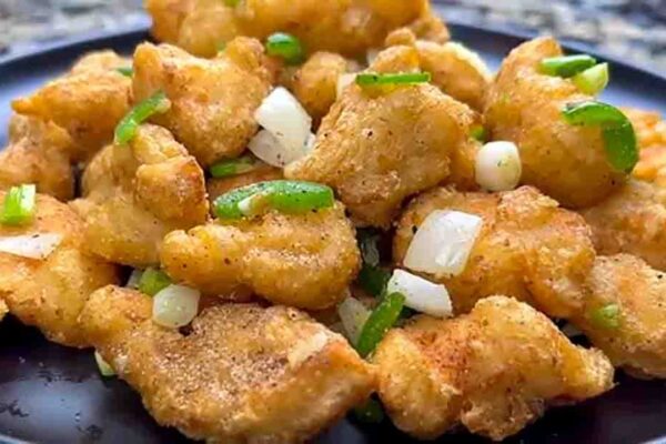 Crispy Salt and Pepper Chicken, homemade and freshly served